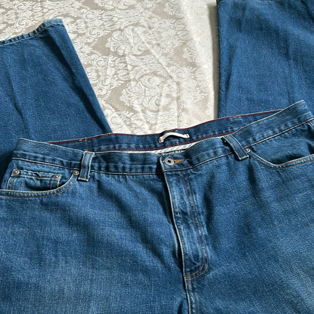 L.L. Bean Natural fit. Men’s jeans. Super comfortable. Very good condition.